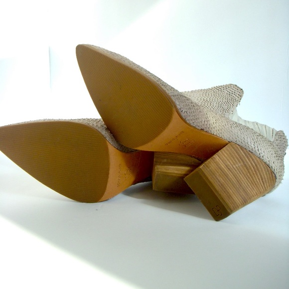 Donald J. Pliner 9.5 Pumice Western Ankle Snake Textured Booties - Picture 8 of 12